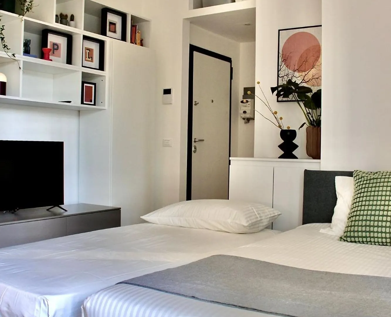 Apartment Comfy & Chic Vicino Famagosta E Universita Iulm Milan Italy